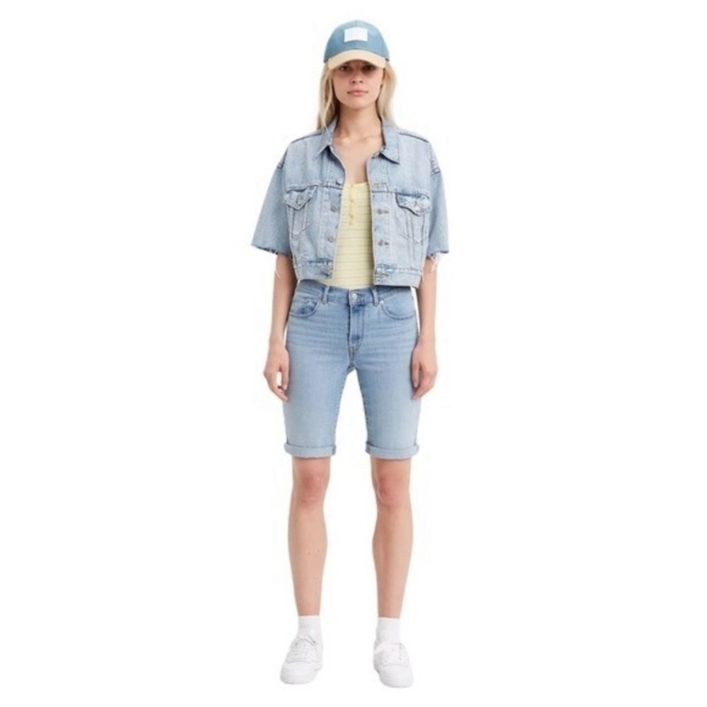 Levi’s Shorts Women’s 31 Med/Lgt Wash Classic Bermuda Mid Rise Original Stretch